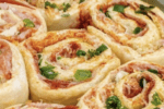 O rețetă excelentă și rapidă pentru o seară de duminică la film: melci din pizza