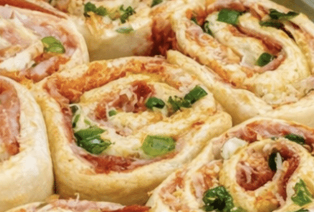 O rețetă excelentă și rapidă pentru o seară de duminică la film: melci din pizza