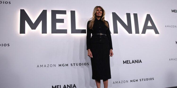 Regizorul filmului „Melania”, în fotografii alături de Jeffrey Epstein / Brett Ratner a fost acuzat în trecut de mai multe femei de hărţuire sexuală