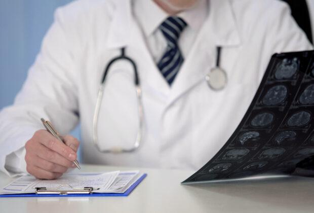 Ministrul Sănătăţii anunţă schimbarea codurilor de boală, după decizia privind neplata primei zile de concediu medical