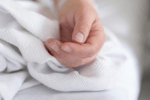 Pacienții cronici, afectați de neplata primei zile de concediu medical: „Nu e ca și cum m-aș duce la plajă, mă duc să fac un tratament la spital”