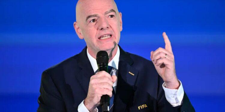 Gianni Infantino dinamitează fotbalul internațional și cere ca Rusia să fie reprimită în competiții
