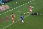 Arsenal a dat lovitura în minutul 90+7 contra lui Chelsea și s-a calificat în finala Cupei Ligii Angliei