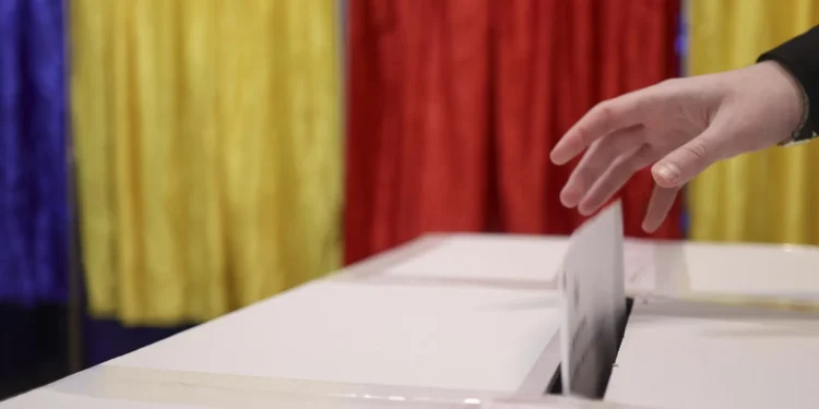Cine este omul care a redactat raportul prin care contestă intervenția Rusiei în alegerile din România