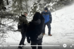 Cu adidași spre Cabana Dochia: doi tineri din Suceava, întorși de pe traseu de jandarmii montani