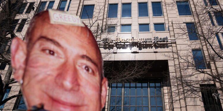 Demisie neașteptată la vârful Washington Post: Jeff Bezos schimbă conducerea la doar câteva zile după ce o treime din redacție a fost eliminată