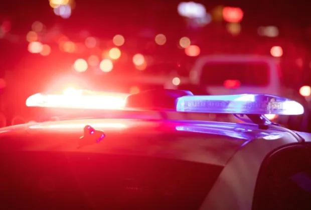 Trei persoane suspectate de o triplă crimă au fost găsite împuşcate mortal