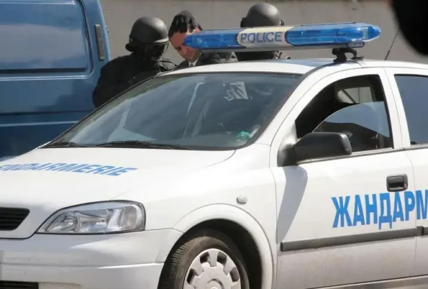 Doi bărbați și un copil de 15 ani suspectați de o triplă crimă au fost găsiți morți într-o rulotă pe munte, în Bulgaria