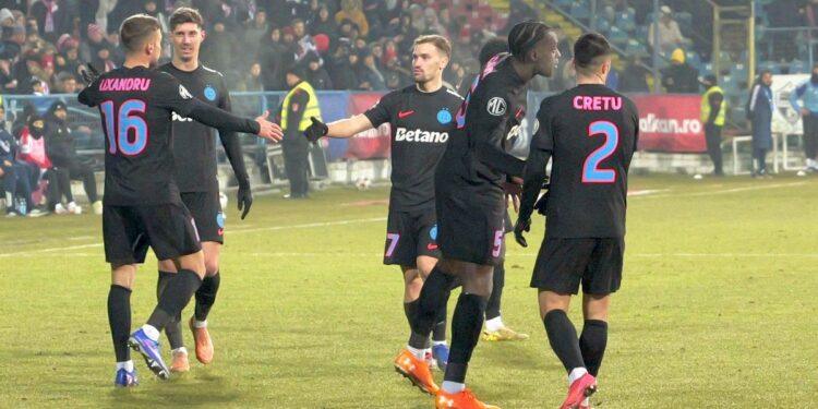 Viorel Ion își scoate pălăria în fața a doi jucători de la FCSB: „Nu se gândește la ziua de mâine! În momentul acesta este aranjat”