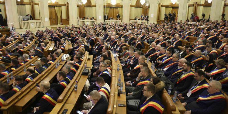 Grevă de avertisment, astăzi, în peste 1.300 de primării din ţară. Bolojan, întâlnire cu primarii la Parlament / Ce a spus premierul despre reorganizarea administrativ-teritorială