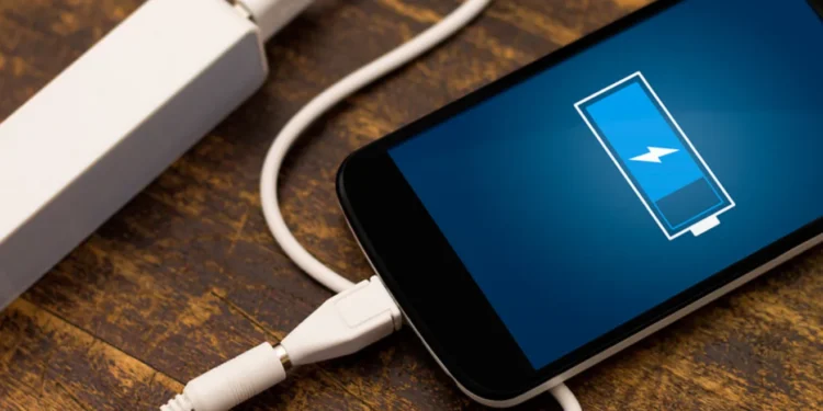 Nu te mai chinui inutil! A fost spulberat un celebru mit despre încărcarea telefoanelor mobile