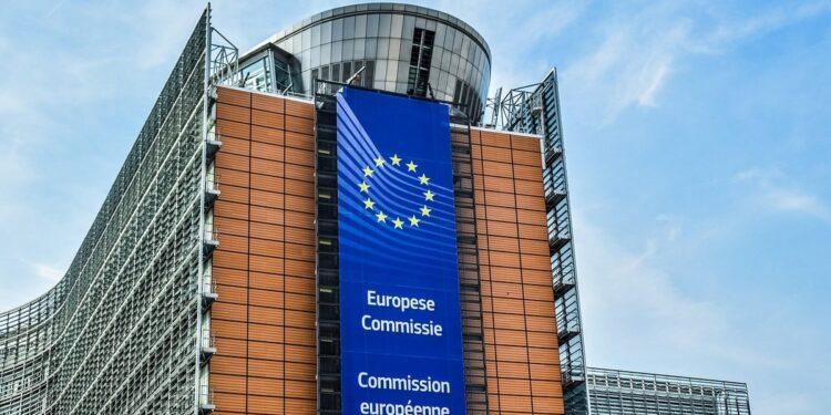 Ce spune Comisia Europeană după noua amânare a verdictului privind pensiile speciale dată de CCR