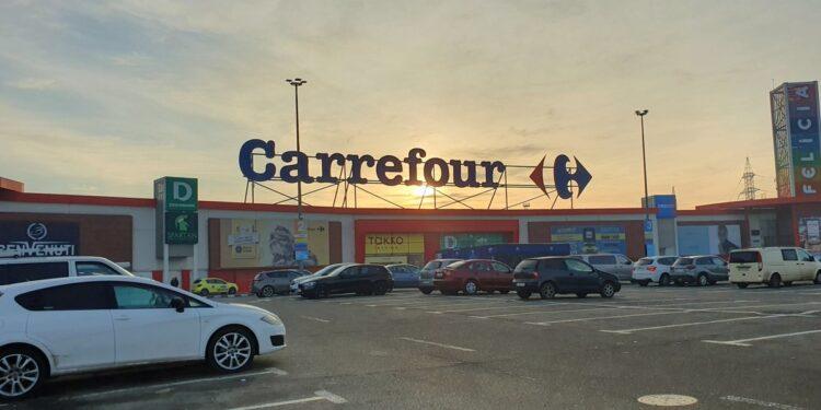 Carrefour sau „CarFur”? Scenariul sumbru al unui cunoscut economist după vânzarea lanțului francez de magazine