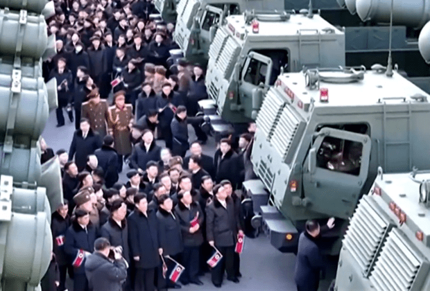 Kim Jong Un a prezentat un nou lansator multiplu de rachete cu potențial nuclear: „Nimeni nu poate spera să fie protejat de Dumnezeu”