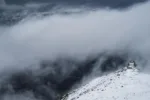 Opt schiori surprinși de avalanșă, găsiți morți în munții Californiei. O altă persoană, căutată de autorități