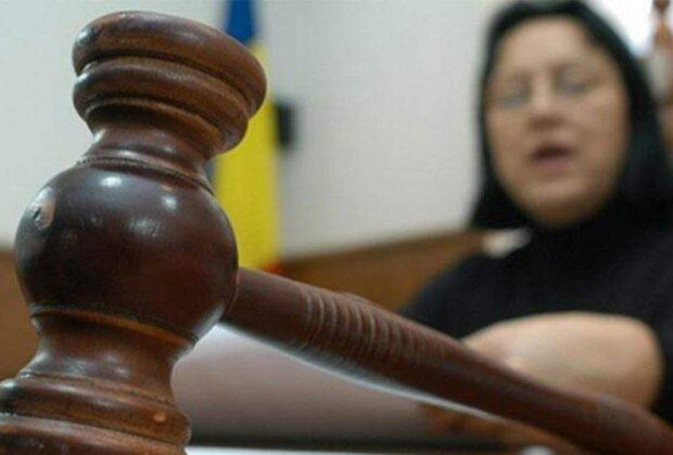 De ciudă că îi scade pensia, o judecătoare a condamnat un corupt în loc să-i dea drumul