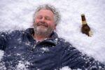 Stratul de nea din Bucureşti s-a dublat după ce peste neaua de ieri a căzut şi nea Costel