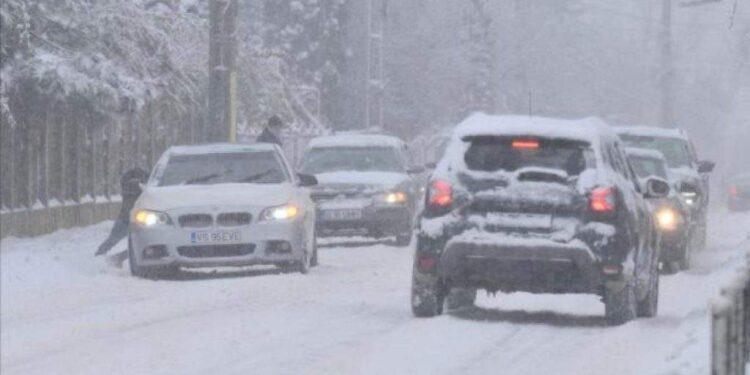 Ninsori abundente și viscol. Autoritățile intervin cu măriri de taxe în zonele afectate