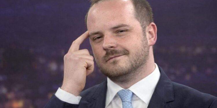 Smart! Rogobete a creat panică cu avionul ca să abată atenția de la un tun dat de colegii din PSD