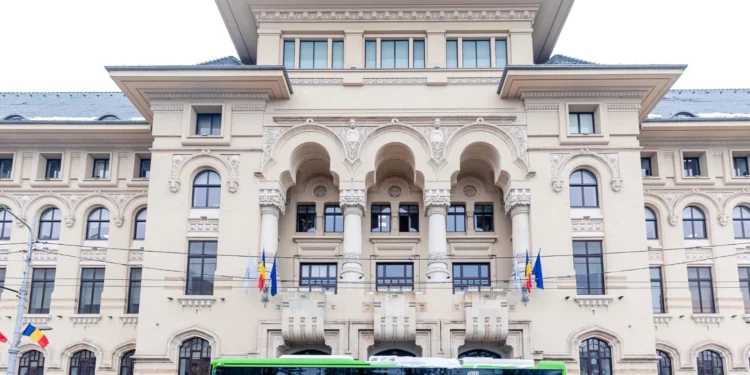Semnătura care blochează Capitala: cum o decizie de la vârful Primăriei lasă sute de angajați fără salarii și pune sănătatea Bucureștiului în pericol