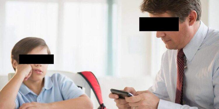 Experţii avertizează: dacă le interzicem TikTokul, copiii învaţă de la părinţi, ceea ce e mai rău