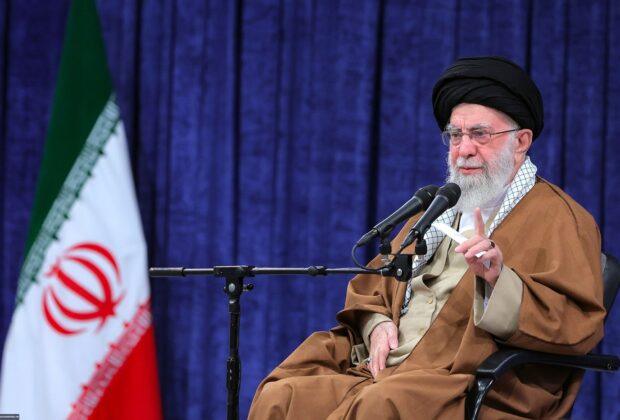 LIVE Ce s-a întâmplat în prima noapte în Iran, după atacul SUA și Israel și după ce Donald Trump a anunțat moartea lui Ali Khamenei. Iranul a atacat aeroporturile din Dubai și Abu Dhabi. Israelul a lansat un nou val de atacuri