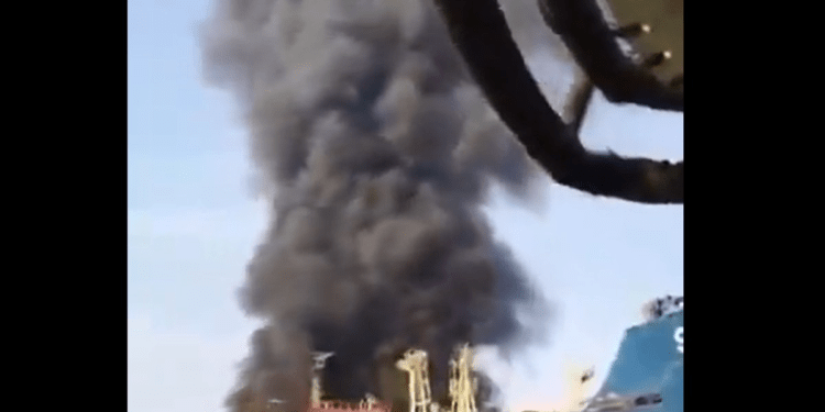 Petrolier atacat în Strâmtoarea Ormuz. Patru marinari au fost răniți