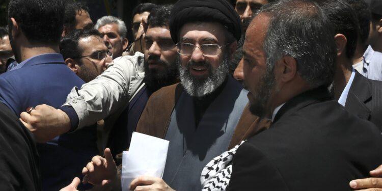 Cine este Mojtaba Khamenei, ales noul lider suprem al Iranului