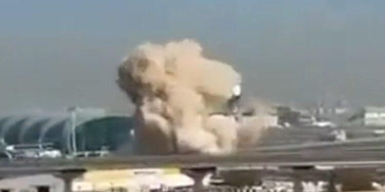 Momentul în care o dronă cade în apropierea aeroportului din Dubai. Martor: „Clădirea s-a zguduit”