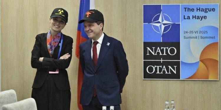 România nu participă la umbrela nucleară, dar va primi o șapcă nucleară