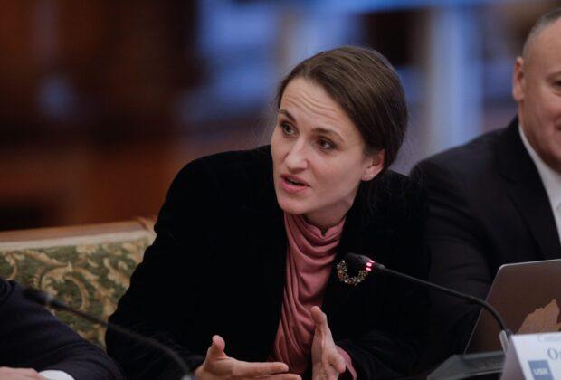 Oana Țoiu, chemată azi în Parlament să dea explicații privind acuzațiile lui Victor Ponta despre repatrierea fiicei lui