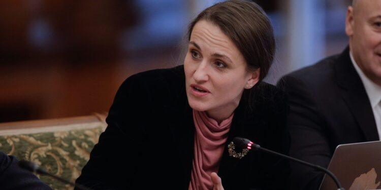 Oana Țoiu, chemată azi în Parlament să dea explicații privind acuzațiile lui Victor Ponta despre repatrierea fiicei lui