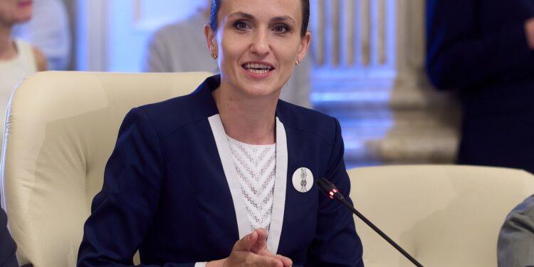 Mii de români vor să devină funcționari europeni. MAE organizează sesiuni gratuite de pregătire