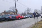 Stăpâni pe asfalt. Motivul nescris pentru care curțile românilor rămân goale, iar străzile pline