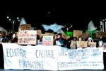 Ministrul Educaţiei a venit să vorbească cu studenţii care protestau în Piaţa Victoriei. Ce le-a transmis – VIDEO