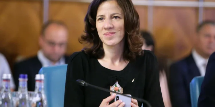 Comisarul european din partea României va prezenta, în luna mai, strategia europeană anti-sărăcie, prima de acest fel a Uniunii Europene