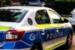 Un bărbat urmărit internaţional și două femei care au comis furturi din magazine, prinşi de poliţişti după ce au trecut cu mașina pe roşu