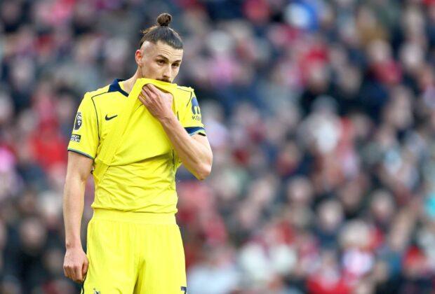 Englezii l-au lăsat corijent pe Radu Drăgușin pentru prestația din Liverpool