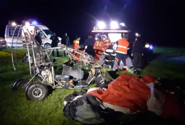 Accident tragic în Bihor: Doi oameni au murit după ce s-au prăbușit cu motoparapanta