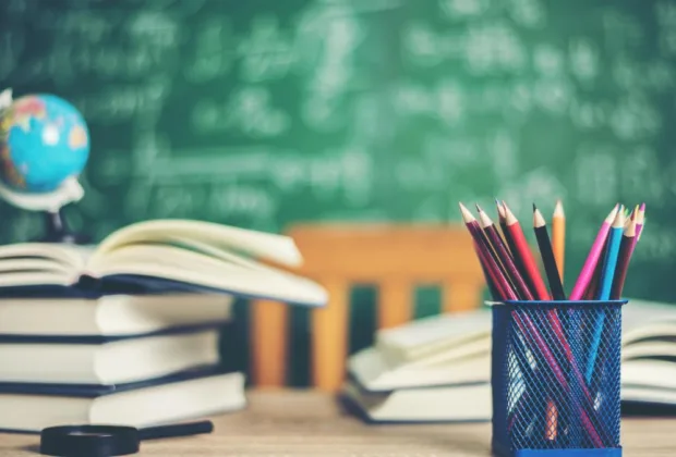 Vor avea elevii manuale noi în septembrie 2026? Polixeniu Anghel, invitat la DC Edu