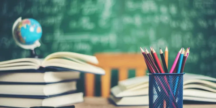 Vor avea elevii manuale noi în septembrie 2026? Polixeniu Anghel, invitat la DC Edu