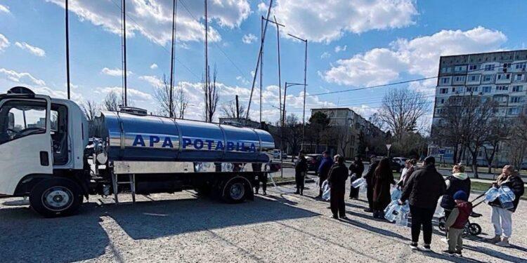 Primăria Iași trimite apă orașului Bălți din Republica Moldova pe fondul poluării cu petrol a fluviului Nistru