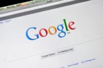 Site-urile mici, lovite puternic: traficul din Google se prăbușește pe fondul creșterii AI