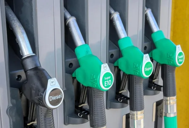 Prețurile la carburanți au crescut, dar chiar câștigă masiv statul? Calculul făcut de un economist după scumpiri