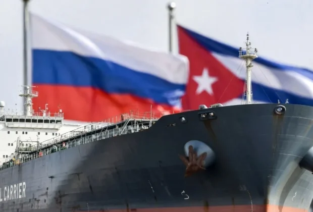 Vladimir Putin dă o mână de ajutor dușmanilor lui Trump. Trimite petrol și gaze în Cuba în ciuda restricțiilor