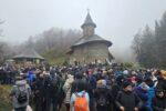 Ce cred tinerii din generația Z despre biserici: „Pe lângă slujbă, statul în picioare două ore mă face să mă simt rău”