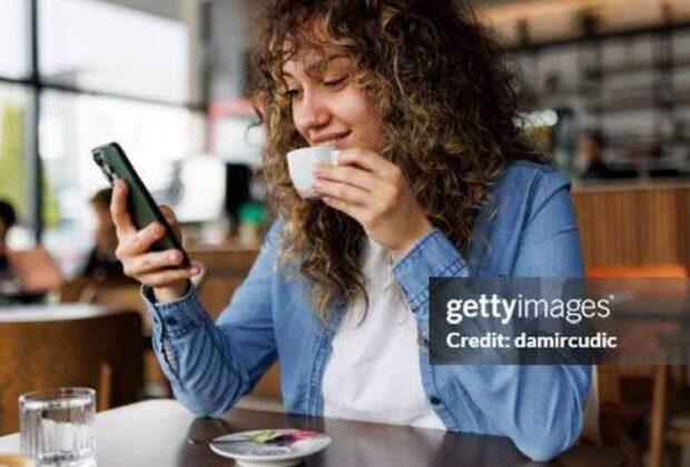 Studiu: Femeile, mult mai dispuse să facă sex cu cineva care le trimite glume pe Whatsapp