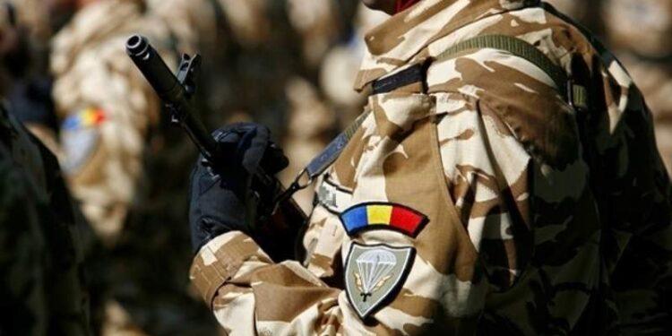 Ca să ne țină ocupați, Guvernul anunță că reintroduce armata obligatorie