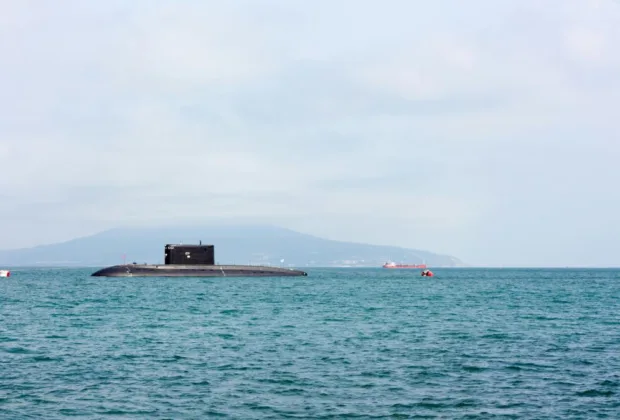 Un iranian și o femeie au încercat să intre într-o bază cu submarine nucleare în Scoția. Au fost arestați