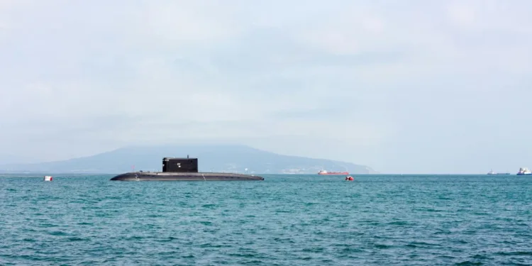 Un iranian și o femeie au încercat să intre într-o bază cu submarine nucleare în Scoția. Au fost arestați